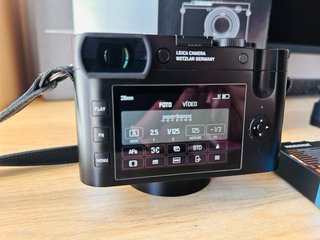 Leica Q2 + extras