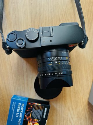 Leica Q2 + extras