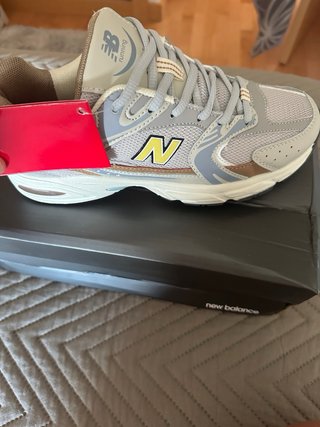 Zapatillas New Balance marrón y gris