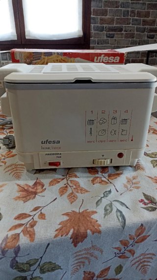 Freidora eléctrica Ufesa F745