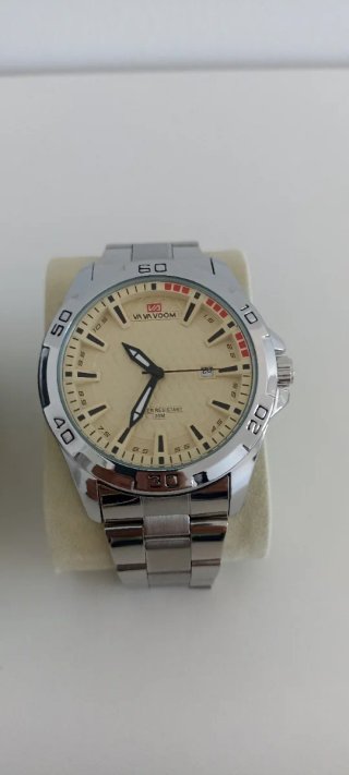 Pareja de relojes de acero inoxidable para hombre.