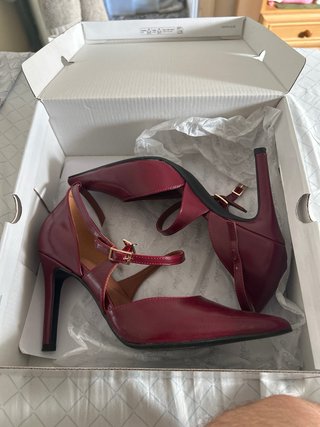 Zapatos de tacón Catwalk rojos