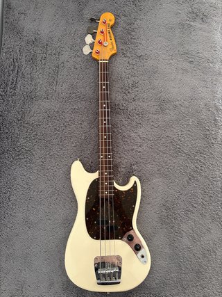 Fender Mustang Bass Japón 2016
