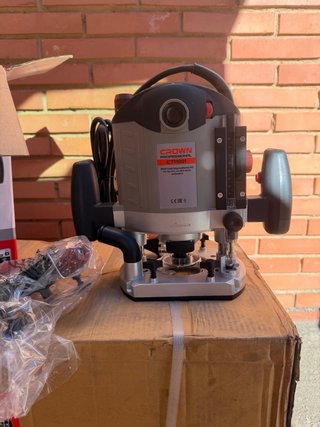 Fresadora CROWN CT11001 2100W sin estrenar