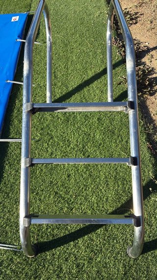 Escalera Piscina Metal y Plástico