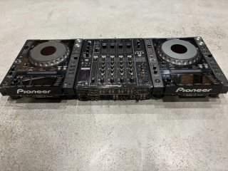 2x Pioneer CDJ-2000 Nexus + DJM-900 Nexus