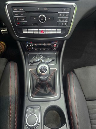 Mercedes-Benz Clase CLA 200d AMG LINE