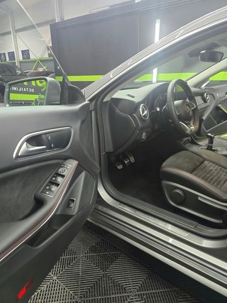 Mercedes-Benz Clase CLA 200d AMG LINE