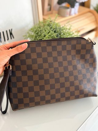Cartera mediana de la marca Rivera.