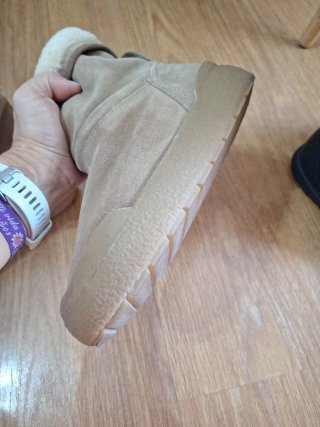 Botas niña beige forradas, de borreguito. Nuevas.