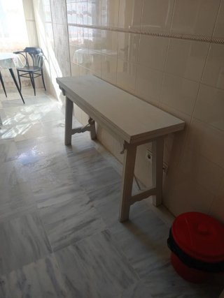 Mesa auxiliar de madera
