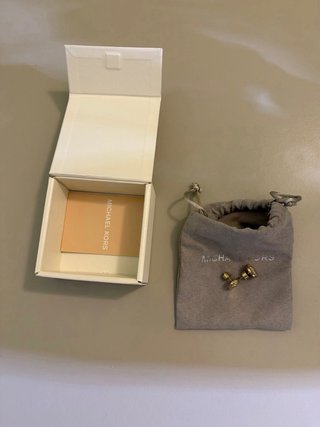 Orecchini Michael Kors dorati con brillantini