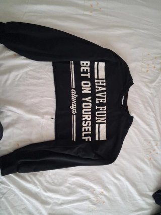 Sudadera corta crop top HAVE FUN
