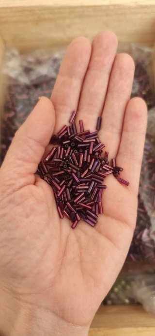Abalorios tubulares color burgundy