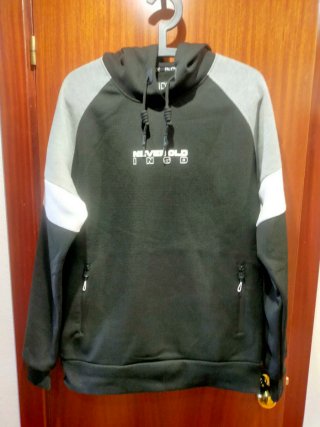 Sudadera con capucha Never Old