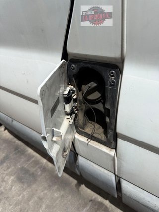 TAPA EXTERIOR COMBUSTIBLE Renault Trafic II Combi (04.2001->)