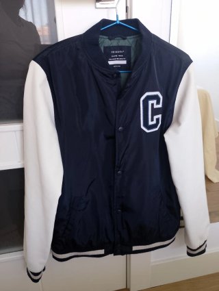 Chaqueta Beisbol Primark Azul y blanca talla 13/14