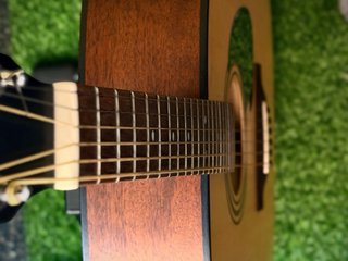 Guitarra Electroacústica Cort y accesorios