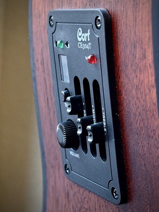 Guitarra Electroacústica Cort y accesorios