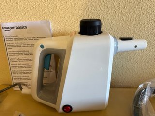 Vaporera Amazon Basics con accesorios