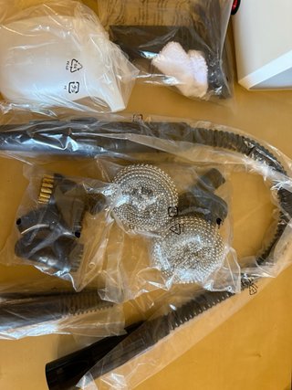 Vaporera Amazon Basics con accesorios