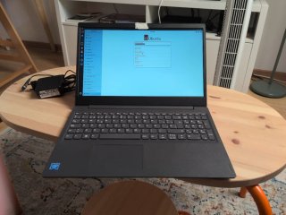 Lenovo V15-IGL Portátil