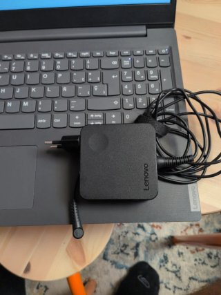 Lenovo V15-IGL Portátil