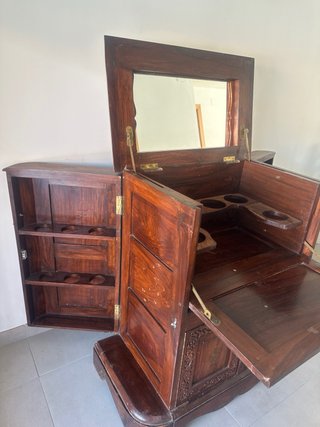 Mueble bar antiguo de madera