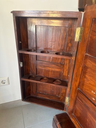 Mueble bar antiguo de madera