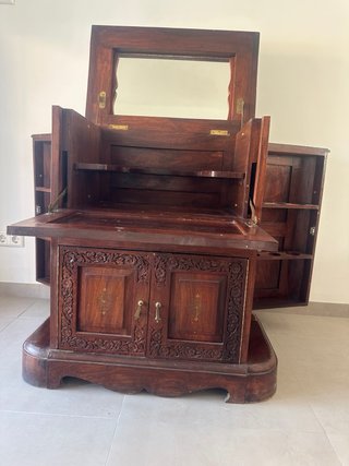 Mueble bar antiguo de madera