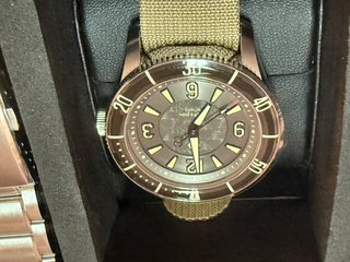 Reloj Helm Miyako no date esfera gris