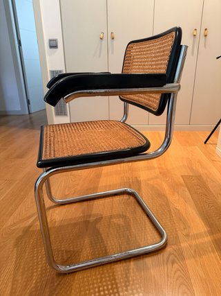 Silla Chesca Metal y Rattan Negra