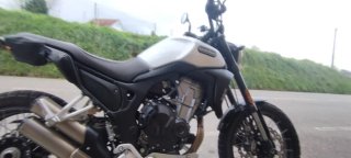 Moto Naked Plata