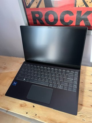MSI modern 14 i7 11ª – 512 SSD. 8gb Ram.