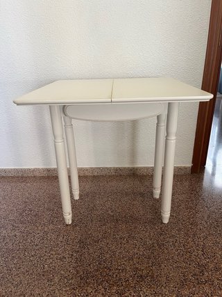 Mesa de cocina blanca de madera
