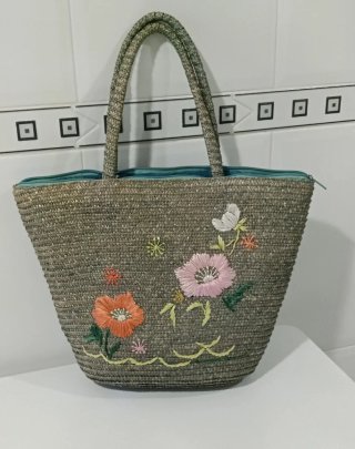 Capazo de playa con bordado floral