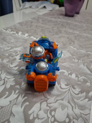 Coche Superthings