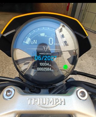 Triumph Trident 660 2025 cosmic yellow