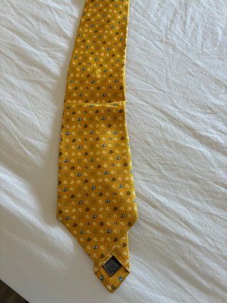 Corbata Loewe amarilla con barcos. Seda