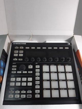 Caja de ritmos Maschine MK2 Studio Native Instruments