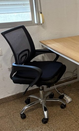 Silla de oficina ergonómica negra
