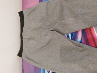 Pantalón chino gris