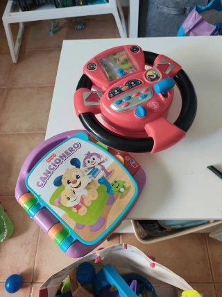 Volante y libro musical Fisher-Price