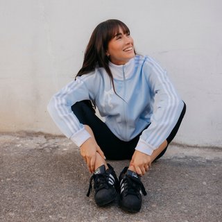 Chaqueta Adidas x Aitana Celeste Talla L (Nueva)