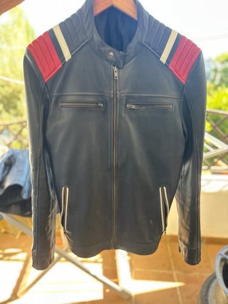 Chaqueta de cuero moto con detalles