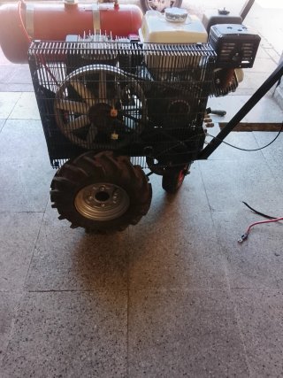 Compresor gasolina autopropulsado Carro