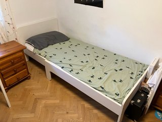 Cama infantil blanca. Modelo Ikea Släkt.