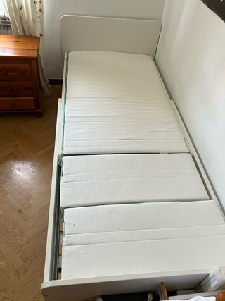 Cama infantil blanca. Modelo Ikea Släkt.