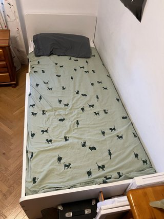 Cama infantil blanca. Modelo Ikea Släkt.