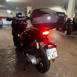 Honda ADV 350 2022 Granate Impecable